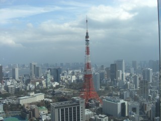 窓からは東京タワー